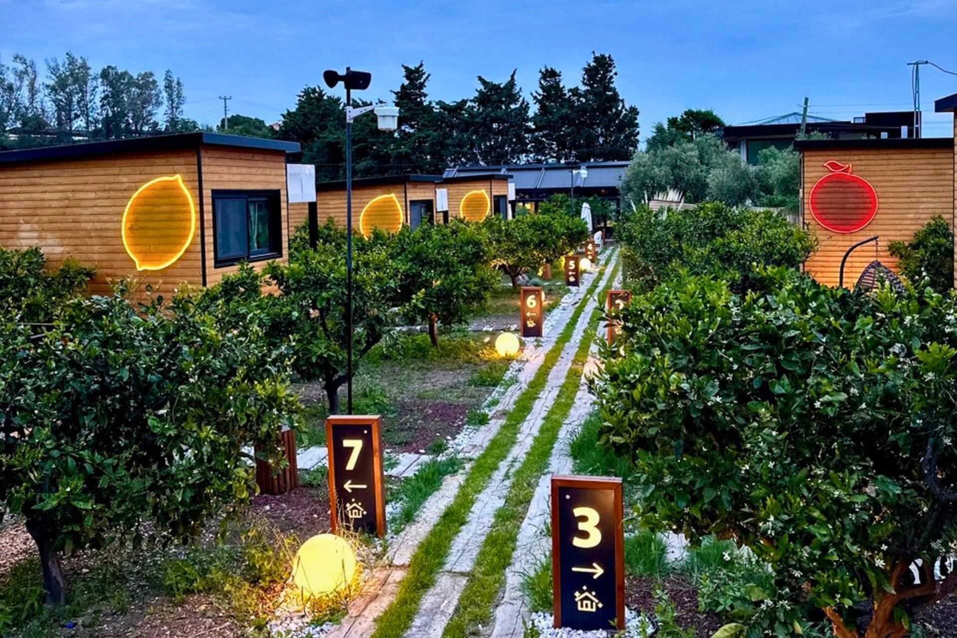 mekan rehberi karaburun otelleri tiny-town-kuyucak